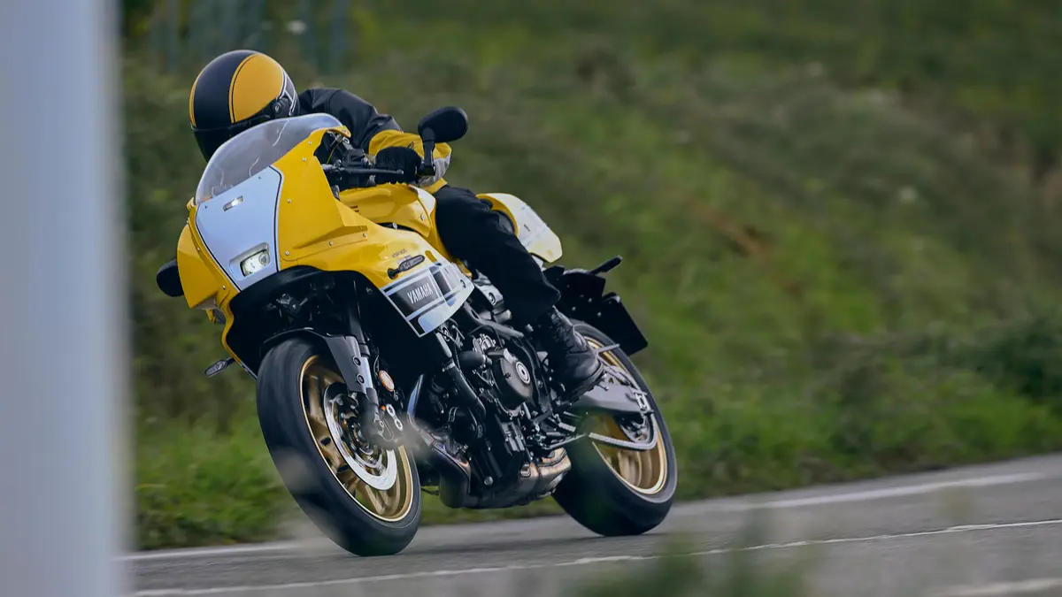 YAMAHA XSR900 GP