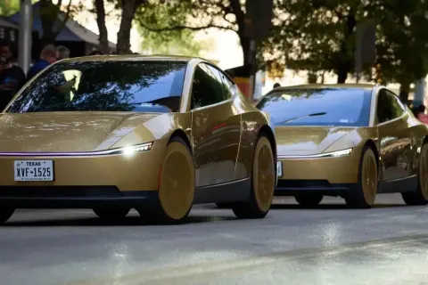 Tesla Cybercab'ın Batarya Sırrı Ortaya Çıktı! 800 Bin Km Hedefi ve Değiştirilebilir Batarya Modülleri