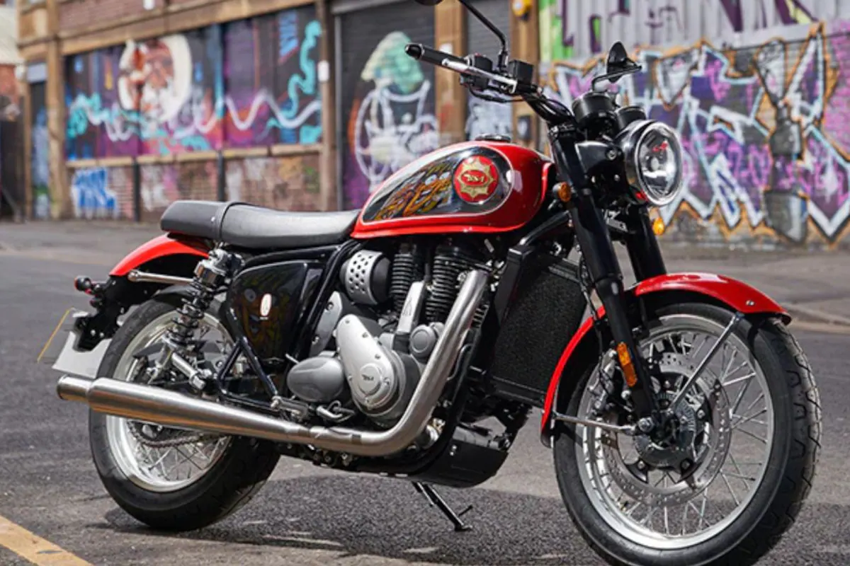 2026 Royal Enfield Bullet 650 Renkleri Açıklandı: Cannon Black ve Battleship Blue