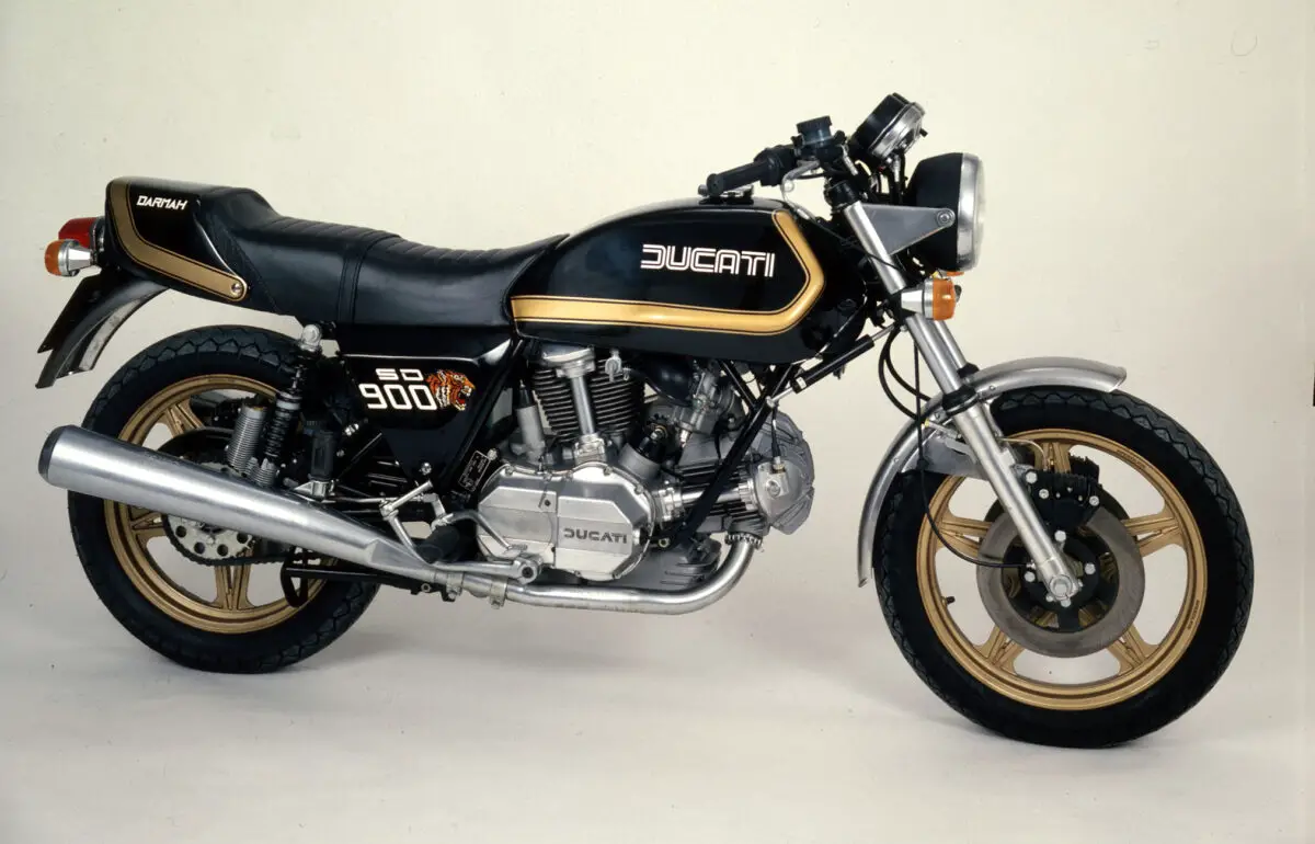 1784911699-2027-ducati-streetfighter-v4-s-100a-1200x770