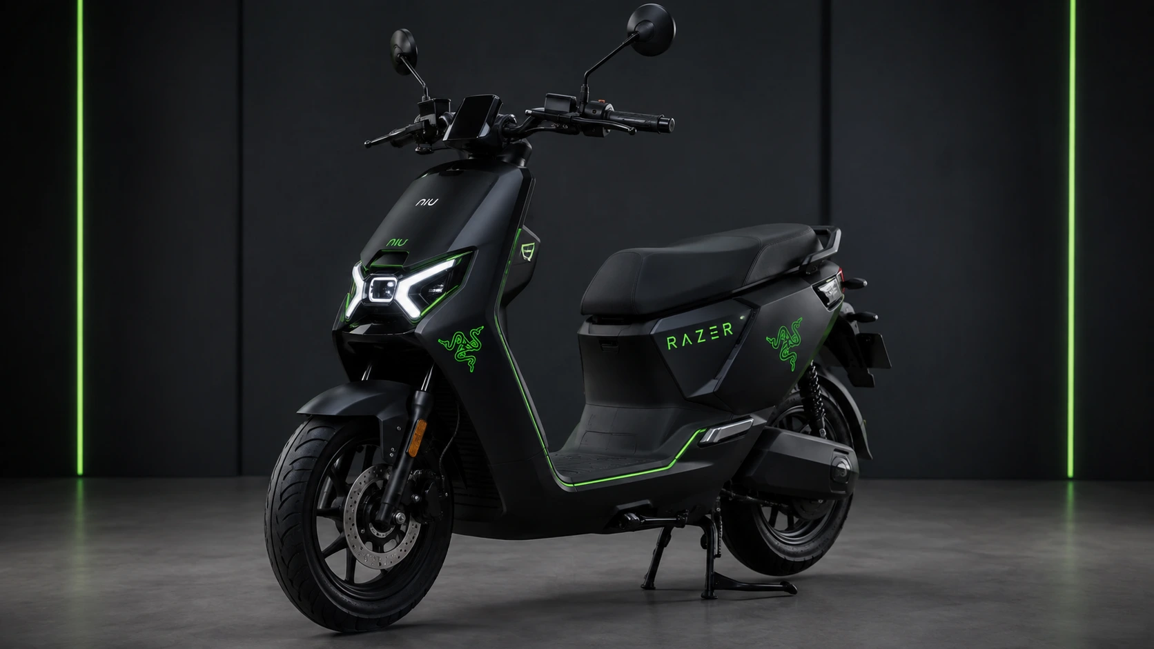 Oyuncuların Markası Razer Bu Kez Elektrikli Scooter’a Girdi: NIU × Razer FQiX Tanıtıldı