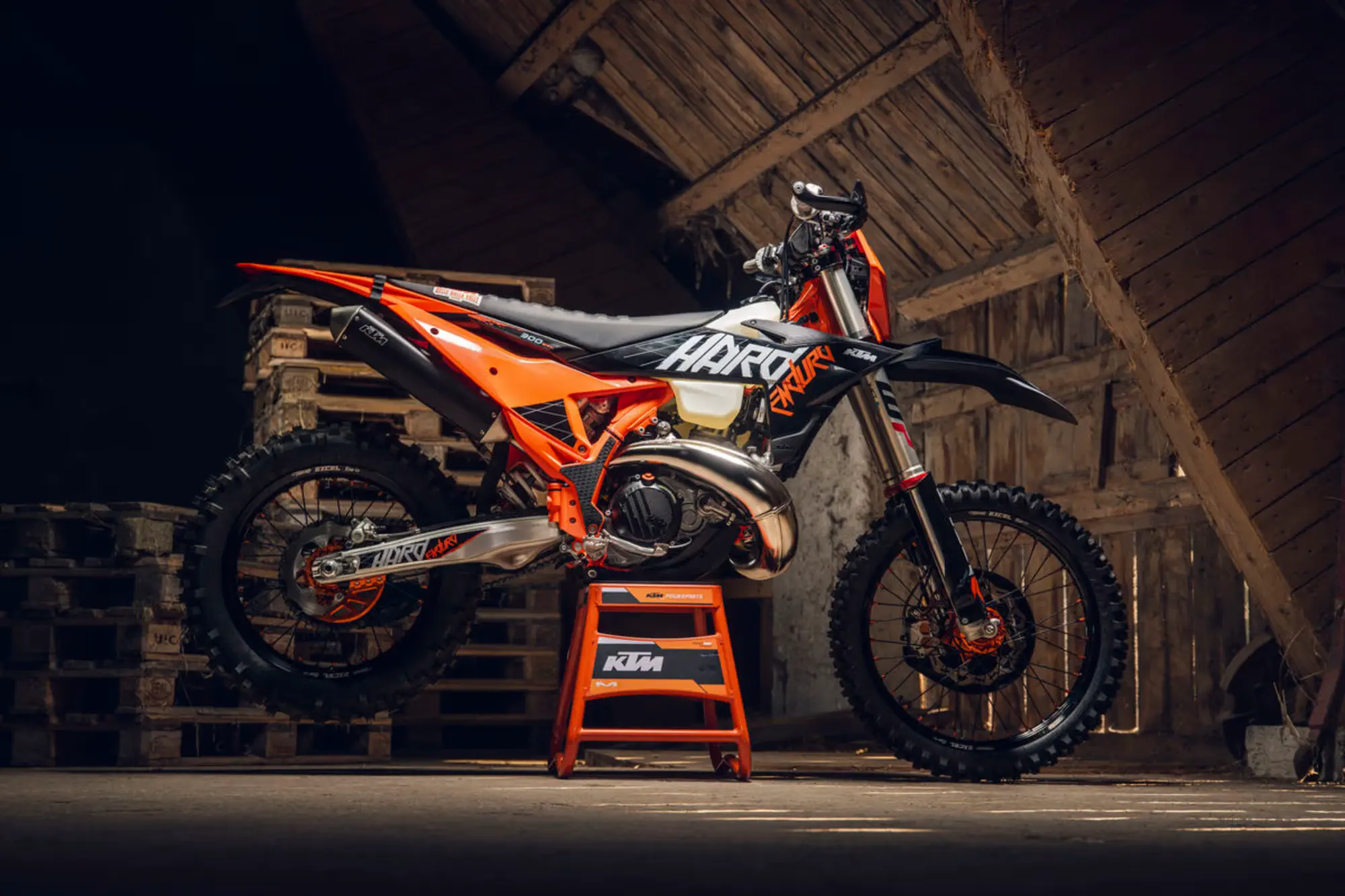 2027 KTM 300 EXC HARDENDURO Tanıtıldı