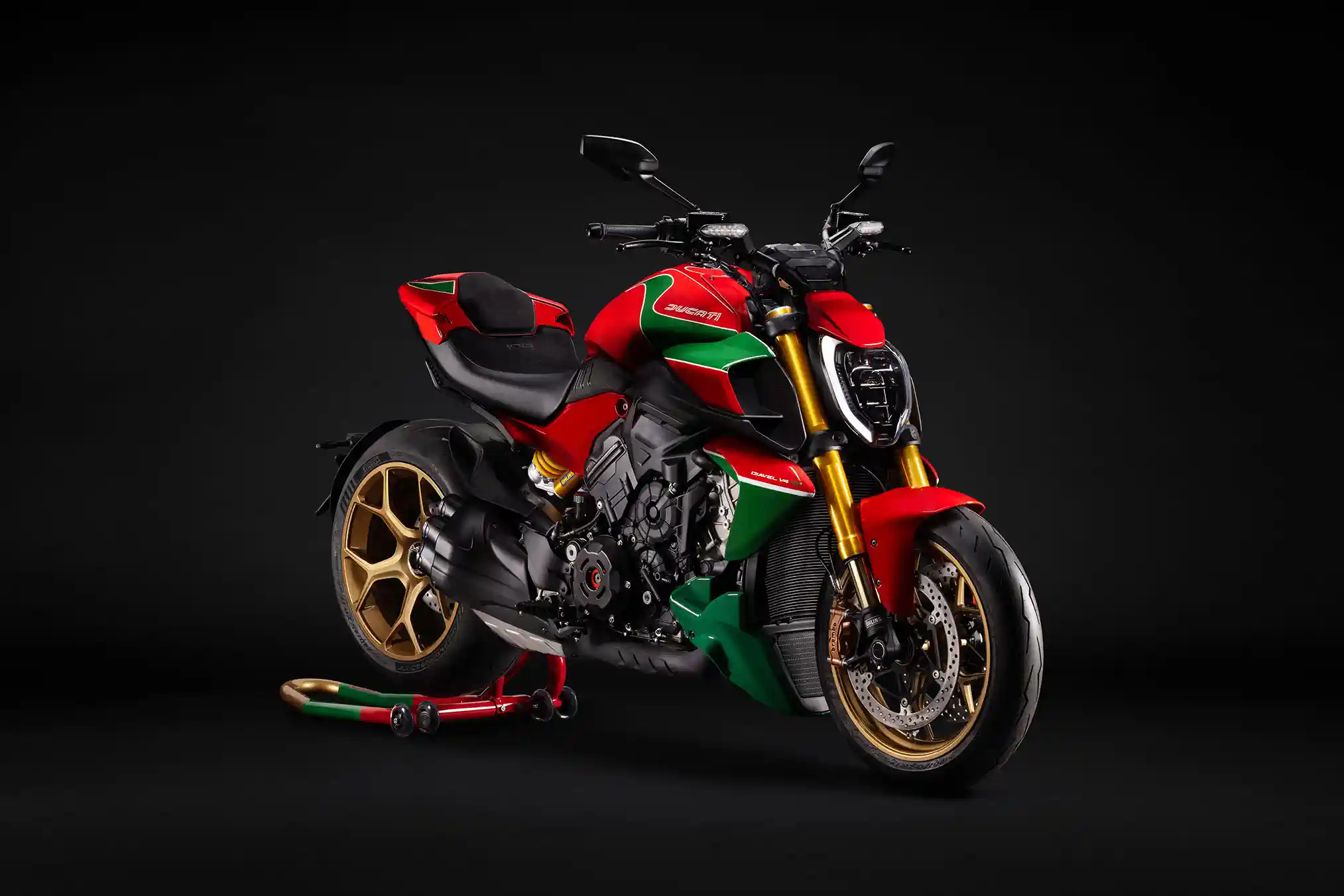 2027 Ducati Diavel V4 S Ortaya Çıktı: Elektronik Süspansiyonlu Yeni Versiyon Geliyor