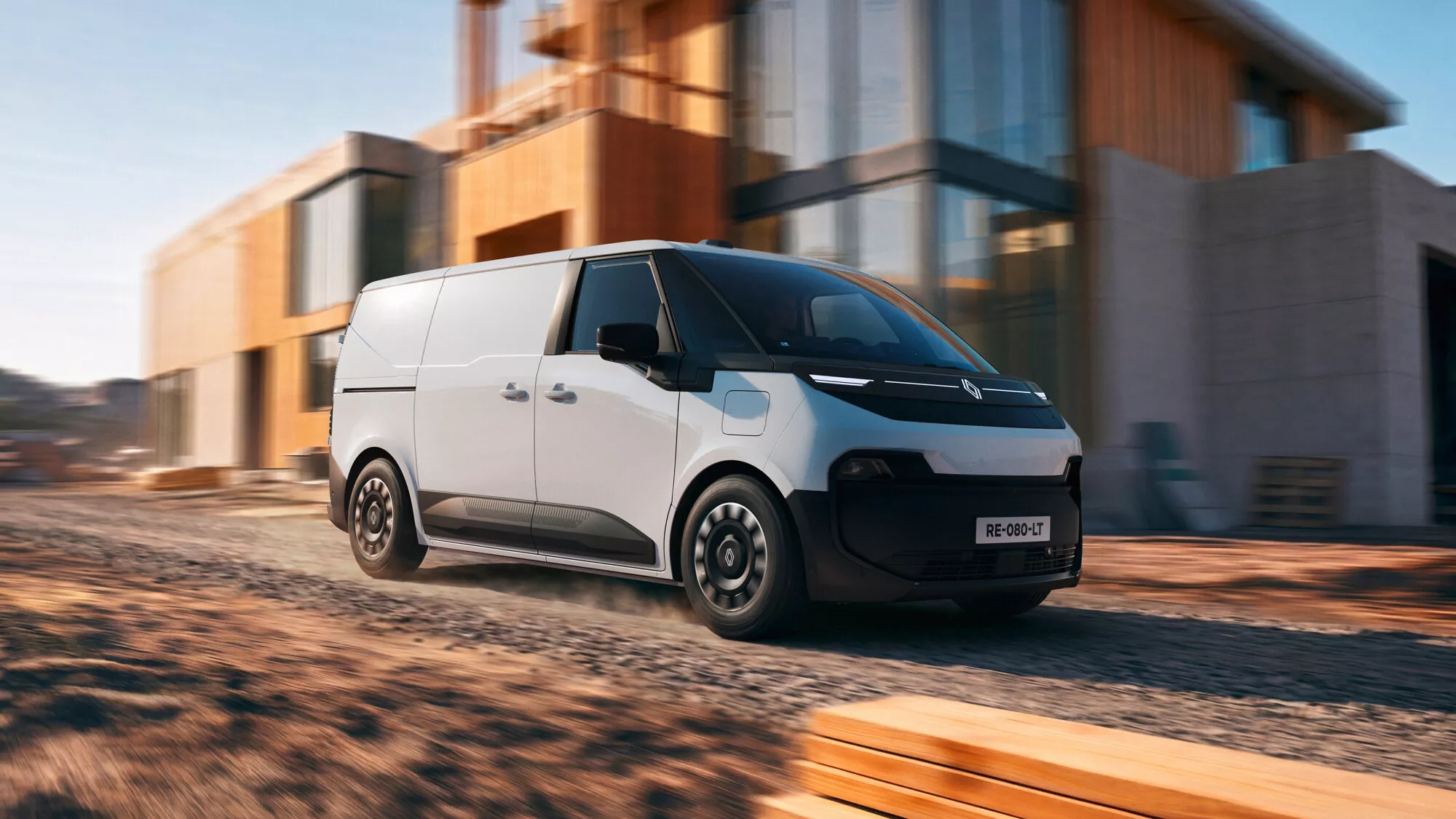 Yeni Renault Trafic E-Tech: 81 kWh Batarya ile 470 Km Menzil, 800 Volt ve 20 Dakikada Hızlı Şarj