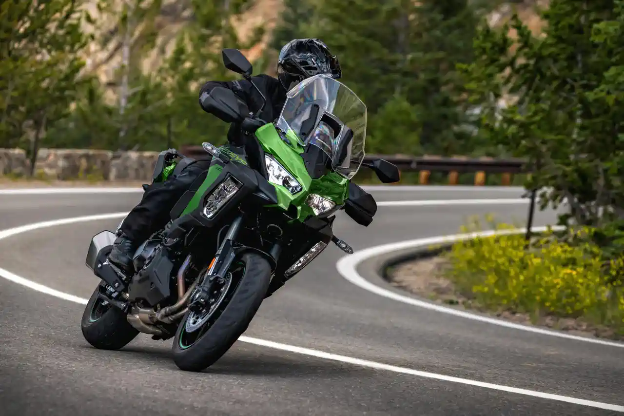 2027 Kawasaki Versys 1100 SE Geldi: 135 PS, Yeni Lime Green Renk ve Fiyat Değişmedi