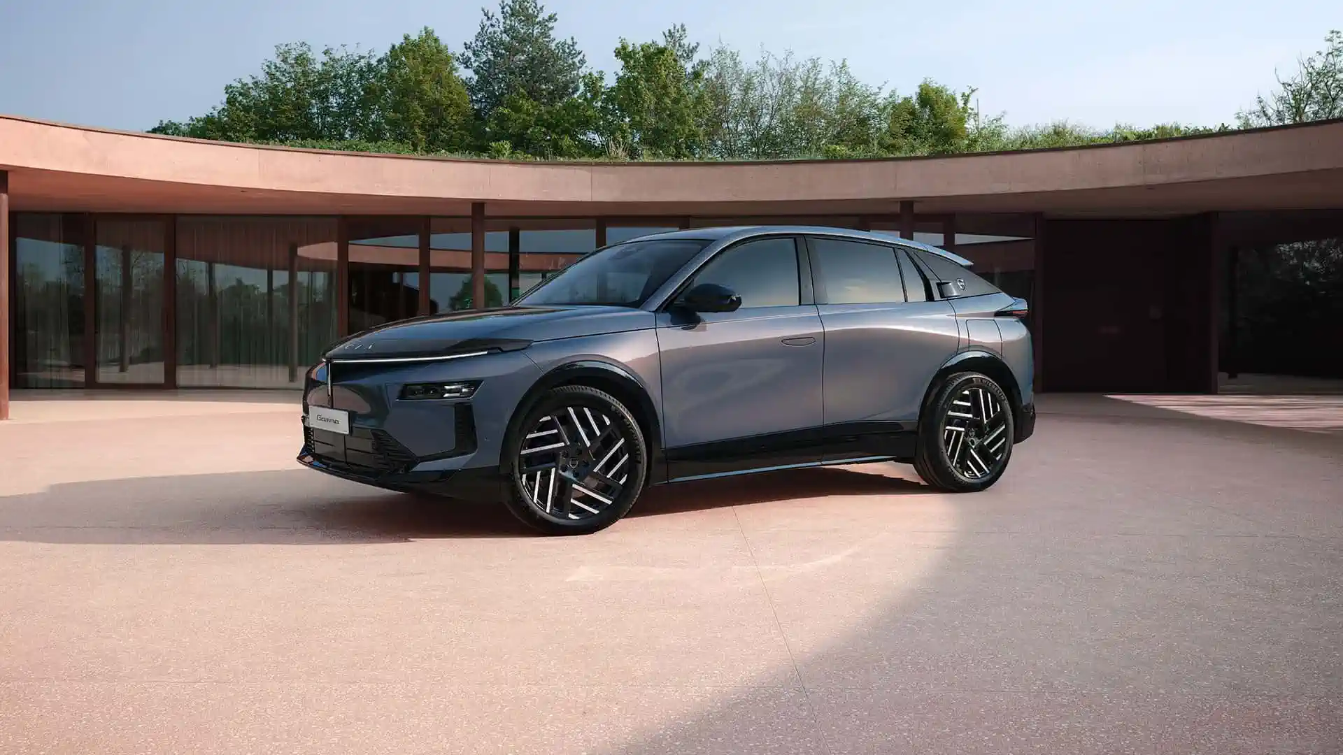 Yeni Lancia Gamma Resmen Ortaya Çıktı: 740 km Menzil ve 375 HP AWD