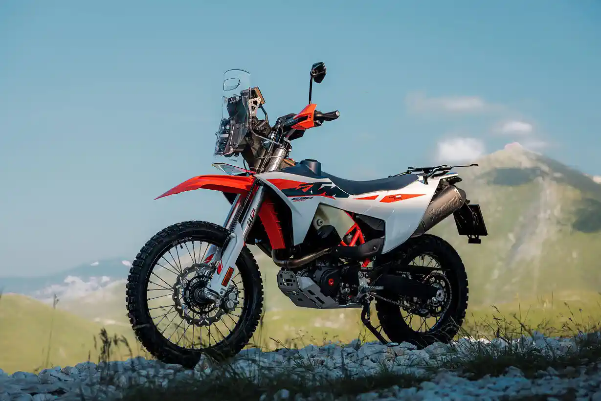 2027 KTM 690 Rally’nin Fiyatı Açıklandı: Avrupa’da 13.980 Euro