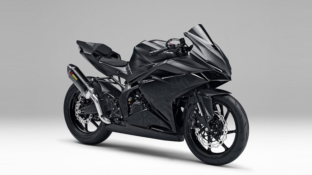 Honda CBR 250 RR'ı beklerken