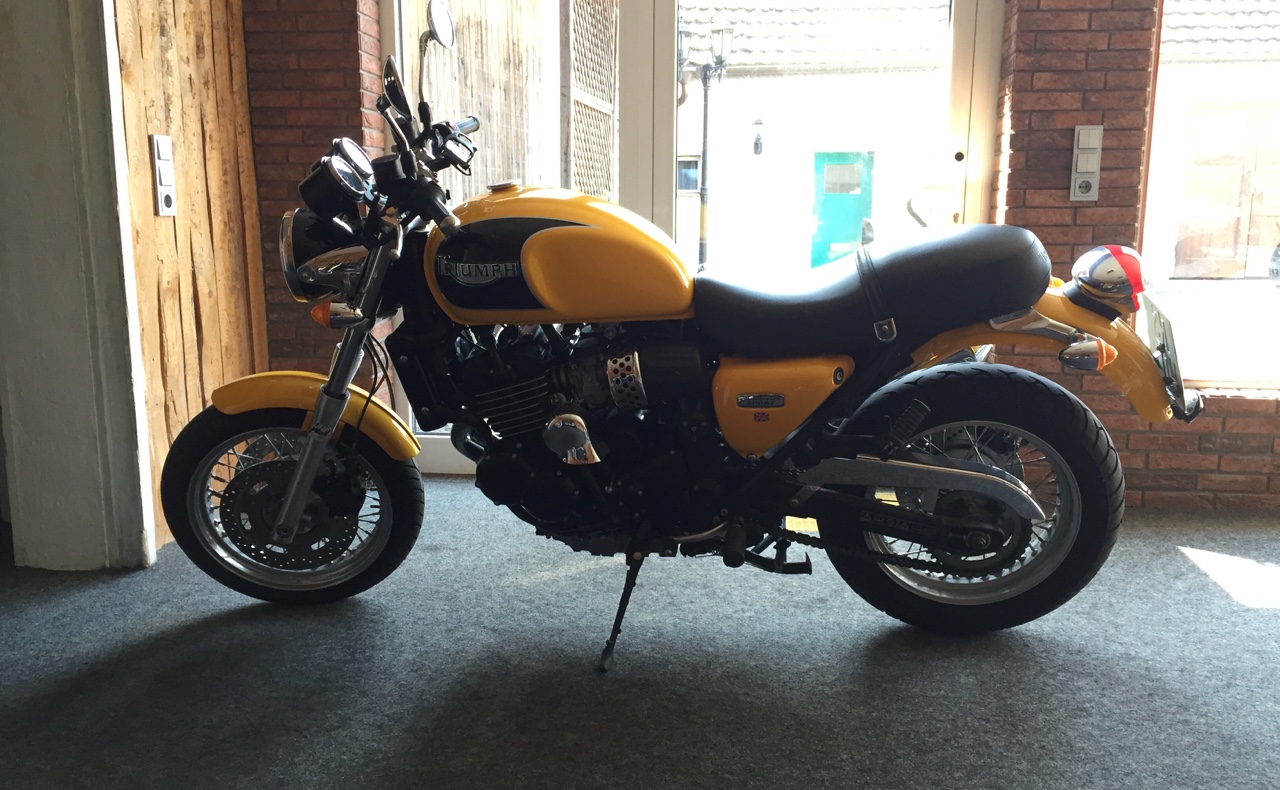 Triumph T309 Thunderbird Sport 900