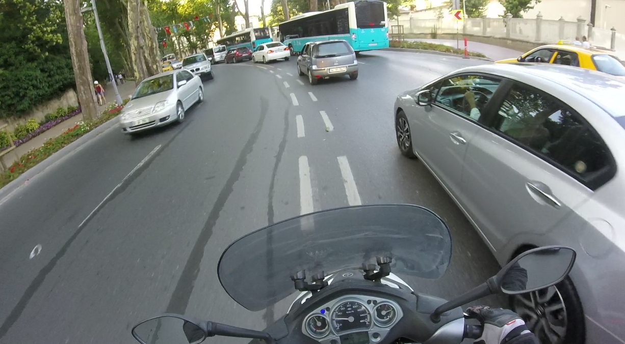 Motosiklet kazasını engelleyici 6 farklı bakış açısı
