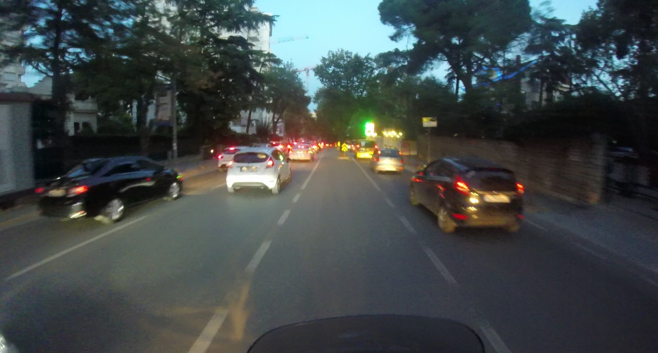 Ya şu araç geçerken kapısını açarsa...