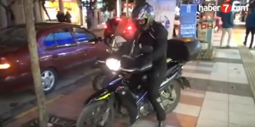 Kadın Motorlu Kurye Şaşırtıyor
