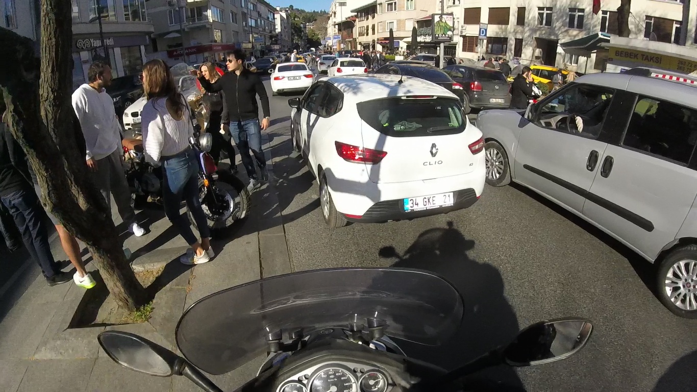 İnsanın Gün İçerisinde Moralini Bozmaya Yemin Etmiş 12 Trafik İnsanı Örneği