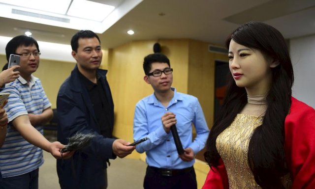 Çinlilerden insansı robot Jia Jia