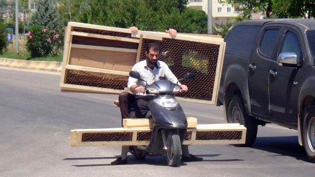 Motosikletle Kapı Taşımak