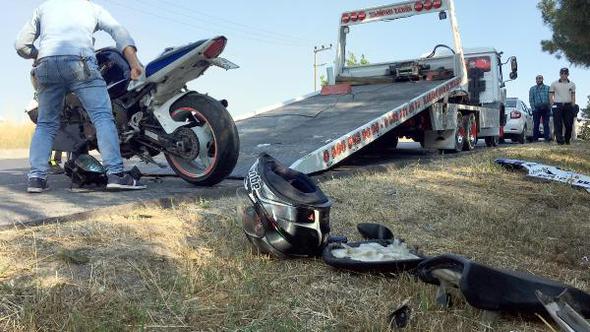 Motosiklet sürücüsünü kaskı kurtardı