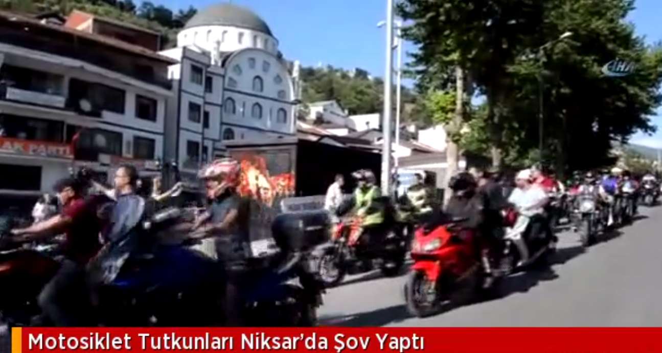 Motosiklet Tutkunları Niksar'da Şov Yaptı