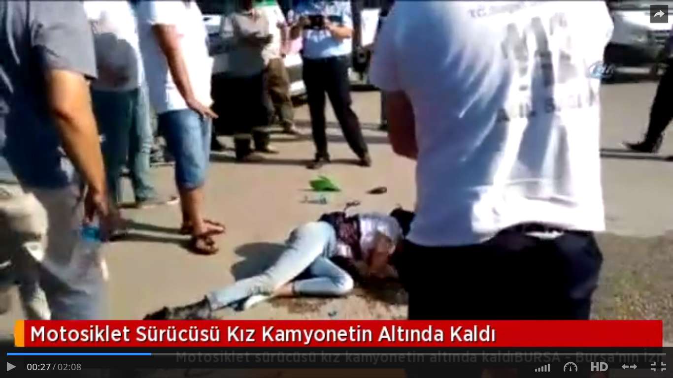 Motosiklet Sürücüsü Kız Kamyonetin Altında Kaldı