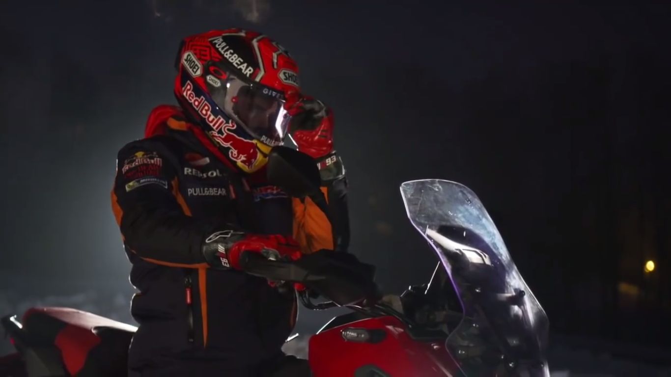 MotoGP şampiyonu Marc Marquez, X-ADV’yi karda test ediyor