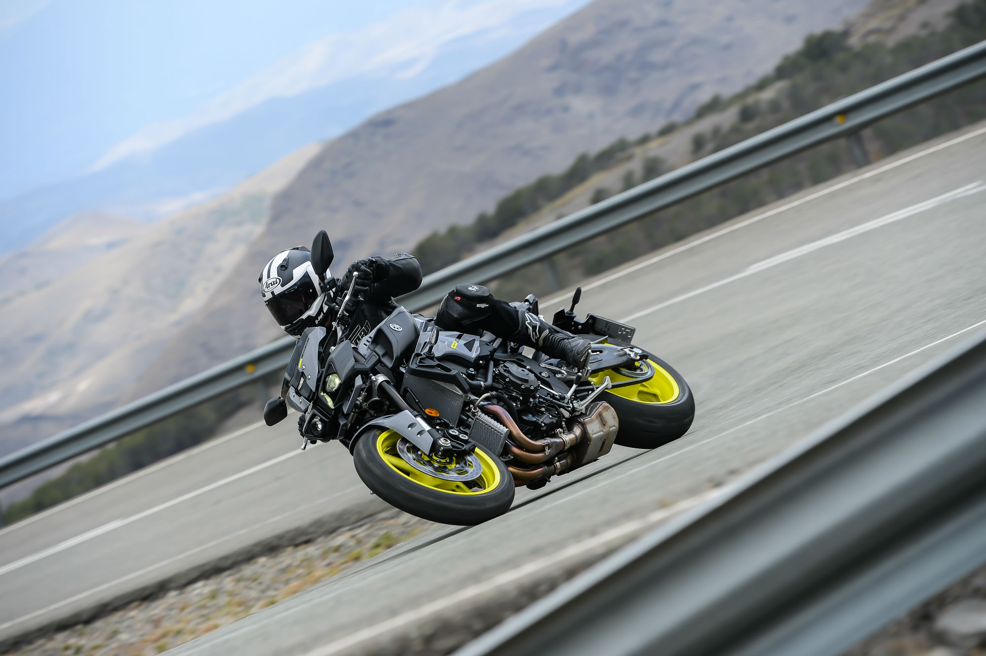 Yamaha MT-10: Karanlığın ışığı
