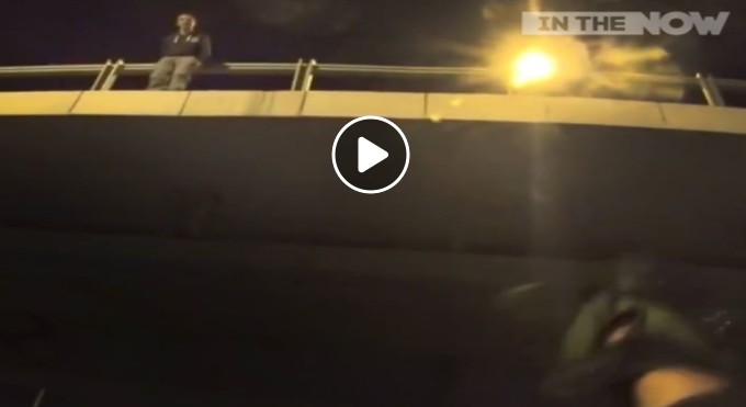 Köprüde intihar teşebbüsünü engelleyen motorcu