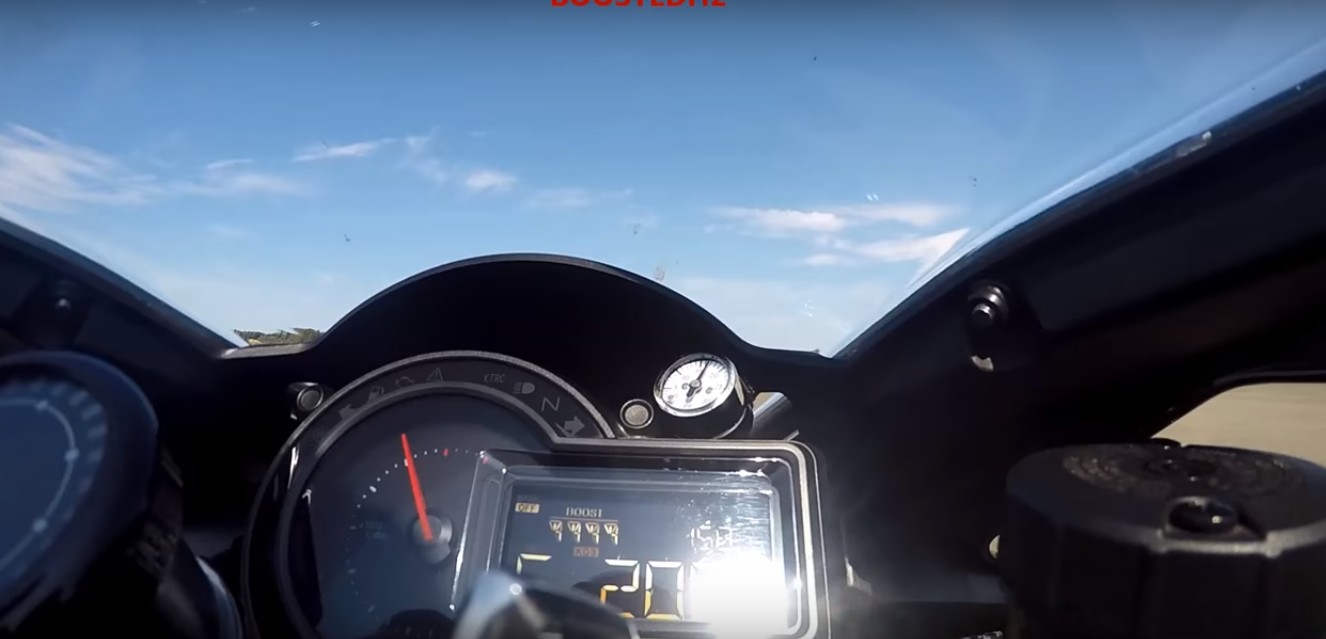 Kawasaki Ninja H2 - 302km/h ile giderken motorunu patlattı