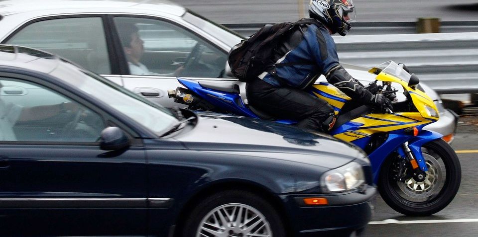 Motosiklet ile aralardan geçmek. 'Filtreleme' Tekniği nedir?
