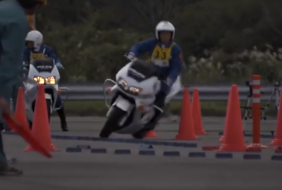 Japon Motosikletli Polisleri Eğitimde İzleyin
