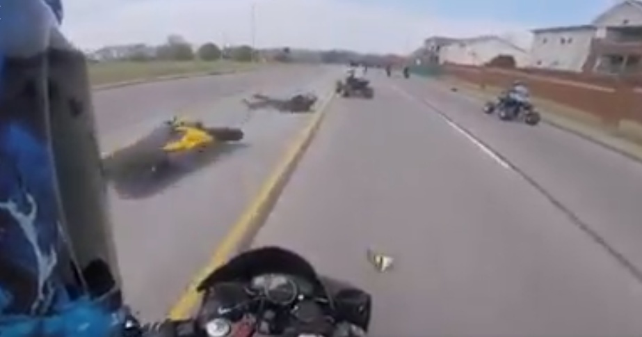 Motorcu Önüne Çıkan ATV Motosiklete Çarparak Havaya Uçtu