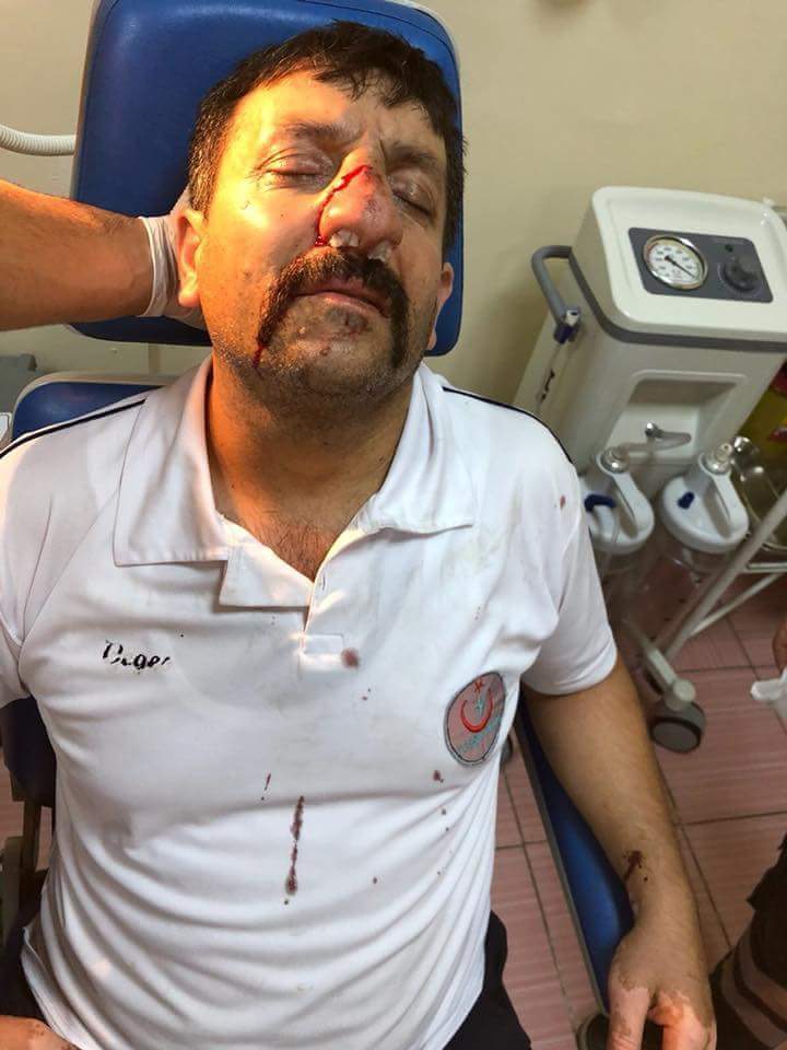Darp edilen ambulans şoförünü motosikletli grup kurtardı