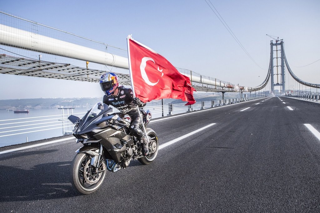 Kenan Sofuoğlu, Osman Gazi Köprüsünde 400 km sürate ulaştı