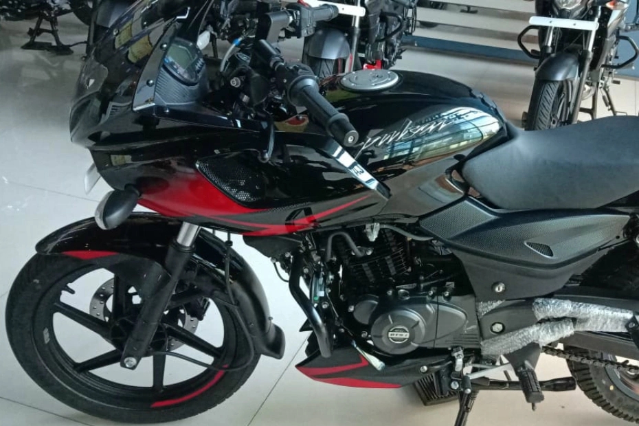 Bajaj Pulsar 220F - 2019'da yenilendi