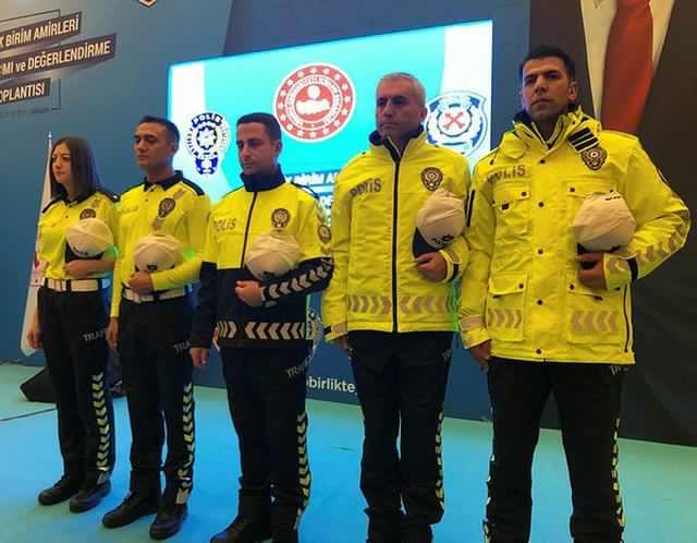 Yeni polis kıyafetleri tanıtıldı