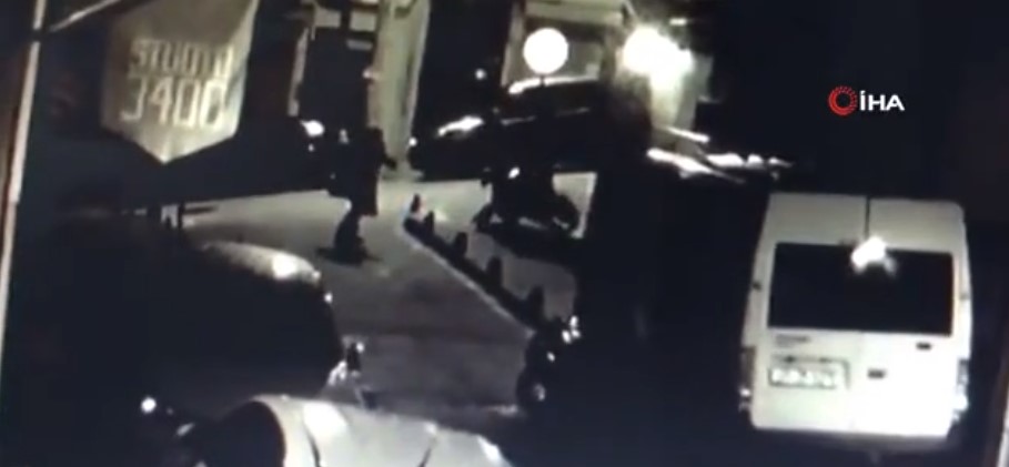 Kağıthane'de Motosiklet Hırsızları Kameraya Yakalandı