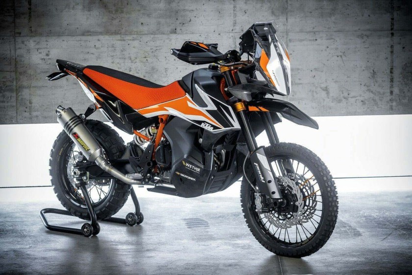 KTM Duke 390 vs. Honda CB300F karşılaştırması
