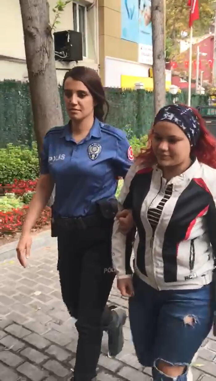 Motosiklet Üzerinde Dans Eden Kadın Yakalandı