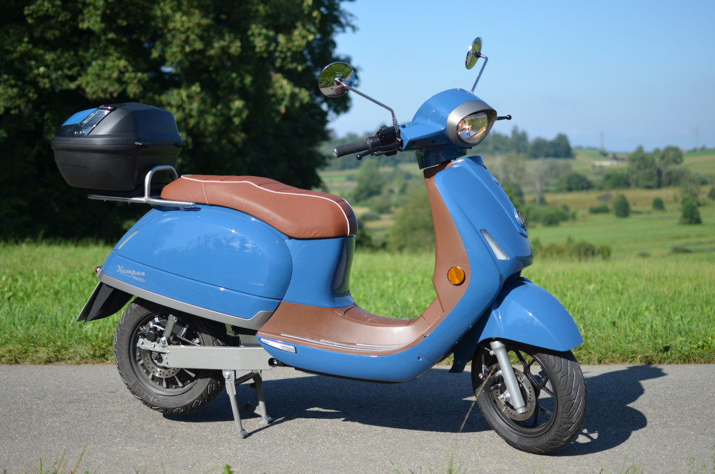Kumpan'ın 60 + MPH elektrikli scooter klasik cazibesini yüksek güçle birleştiriyor