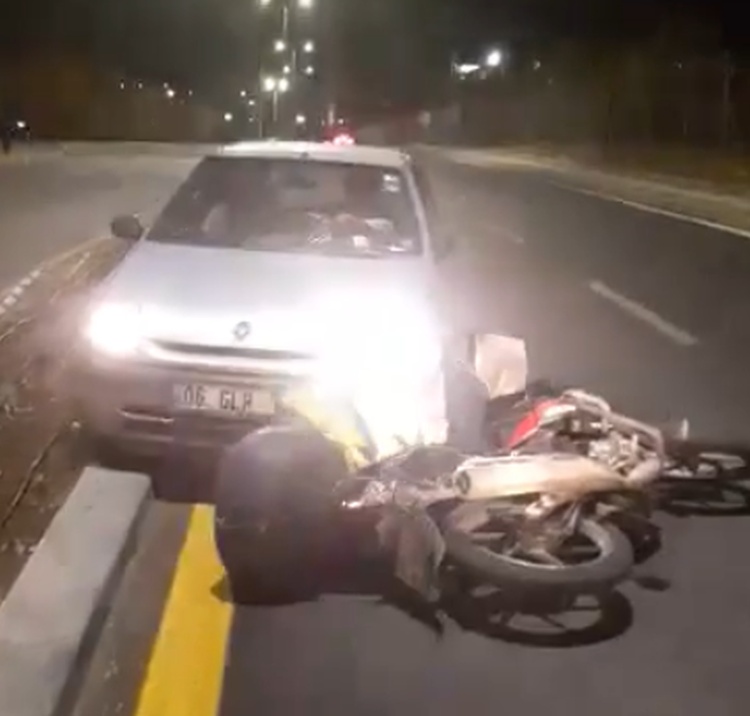 Ters Yönden Geldi, Çarpıp Kaçtı