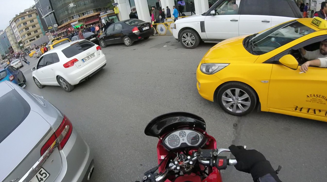 Tehlike yaratacak şekilde eksikliği, bozukluğu olan araçları kullanma