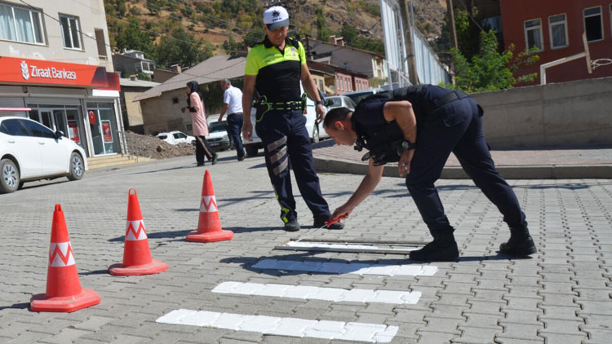 Karayoluna izinsiz, engelleyici ve yanıltıcı işaretler koyma