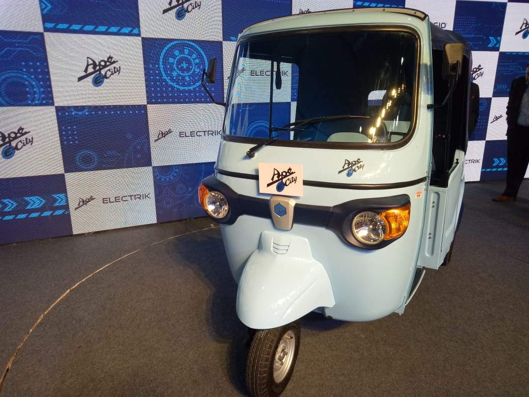 Piaggio Ape E-city Sun Mobility'nin değiştirilebilir pil teknolojisi ile piyasaya sürüldü