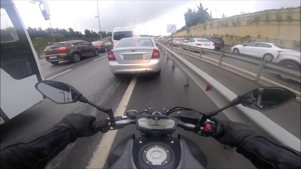 Aracı uygun şeritte sürmeme cezası