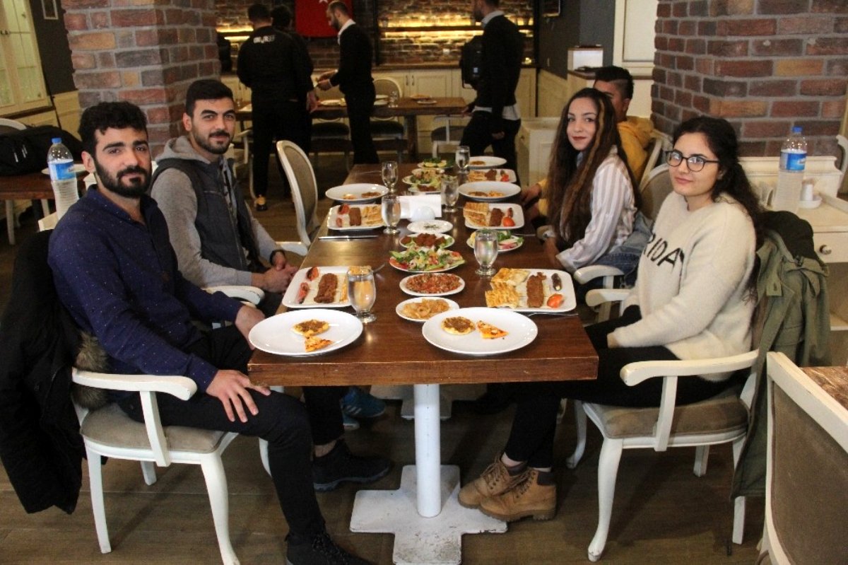 Ücretsiz Yemek Kampanyası Kadıköy'de Büyüyor