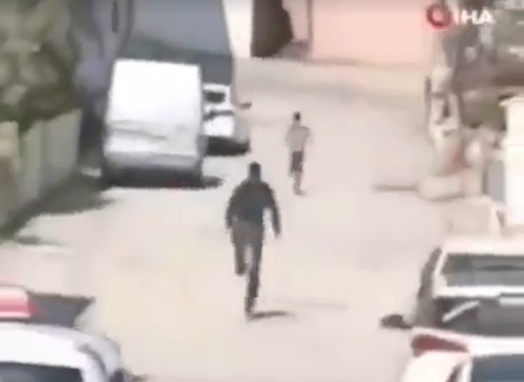 Efsane videolarda bugün: Doğalgaz ekibini polis zanneden masum halk