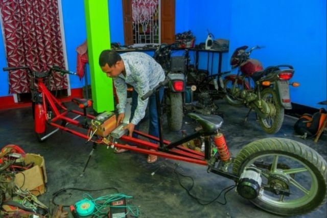 Sosyal Mesafeli İlk Motosiklet