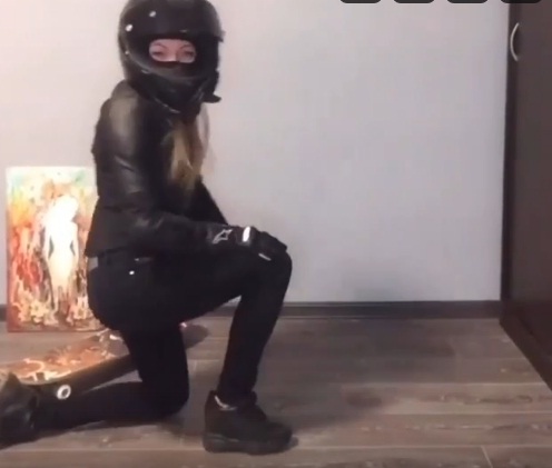 Yeni Trende Motosikletli Kızlarda Katıldı