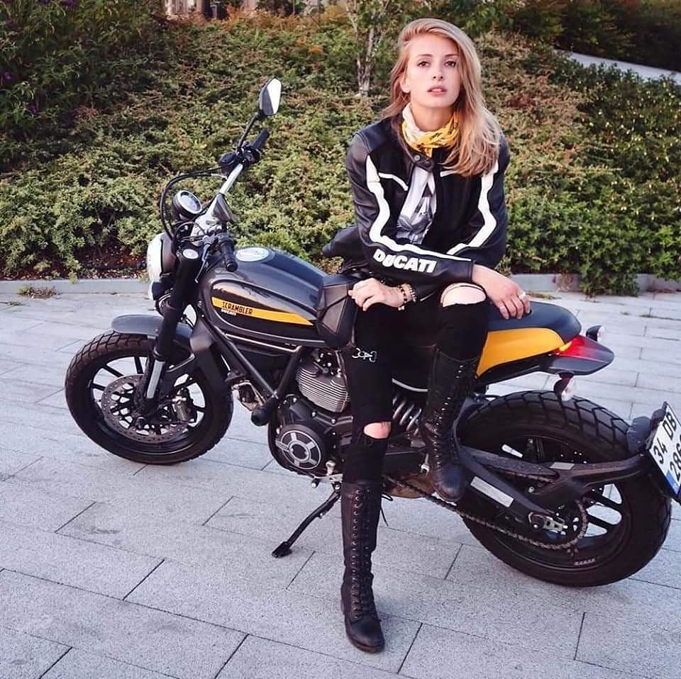 Motosiklet Tutkunu Yasemin Allen