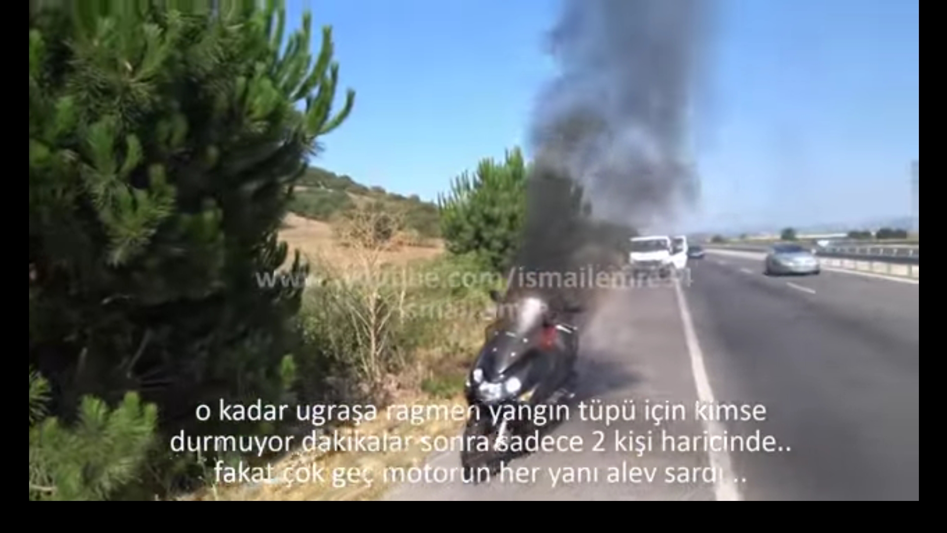Yolda motosikleti yandı, söndüremediler