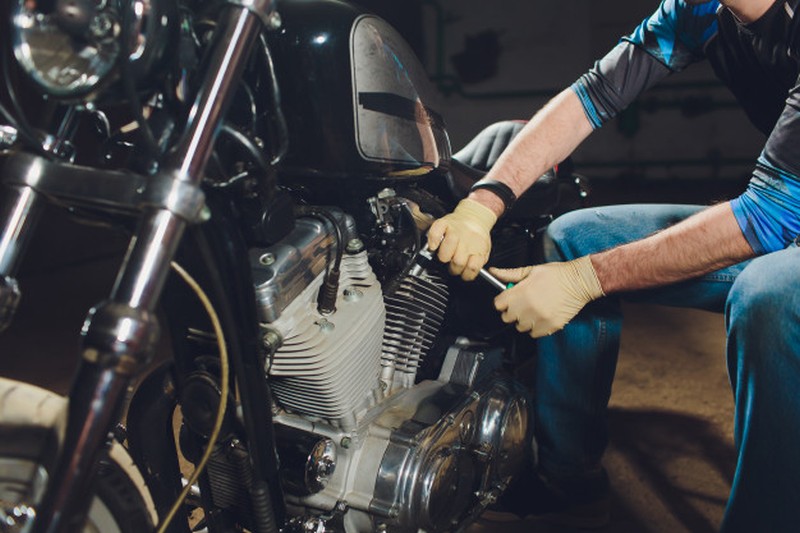 Motosikletinizde yağ kaçağı varsa veya yağ damlatıyorsa ne yapılır?