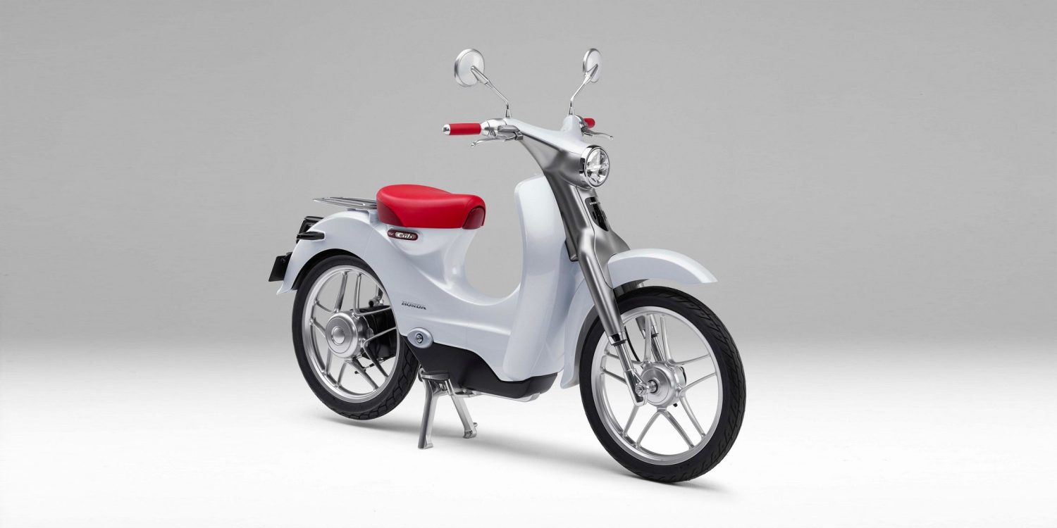 Honda elektrikli bir Super Cub moped üzerinde çalışıyor
